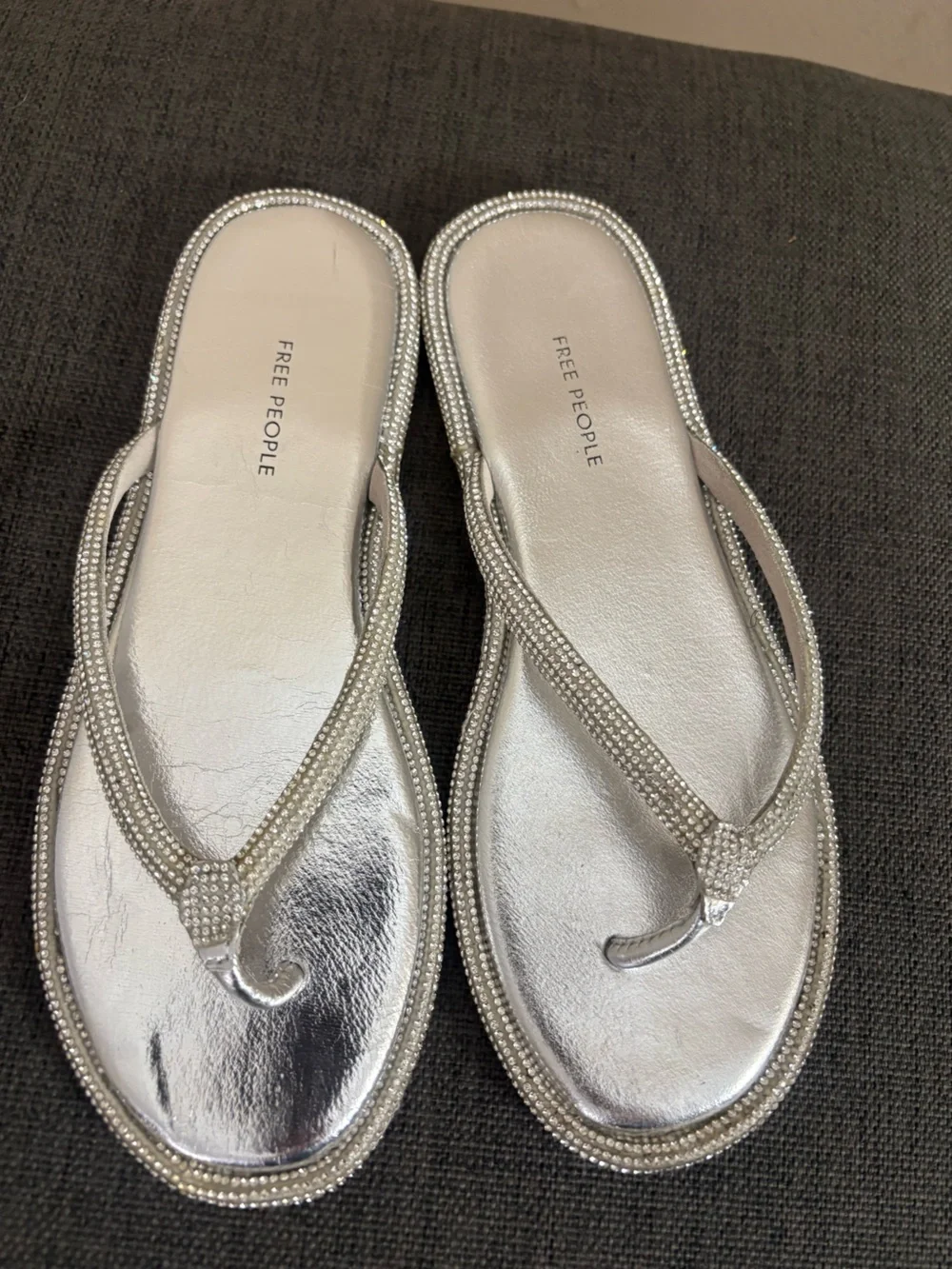 Free People Silver Rhinestones Thong Slides Size 39 8.5-9